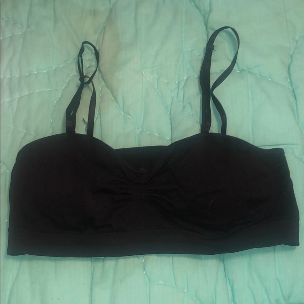 Black wireless padded size L/XL bandeau has straps